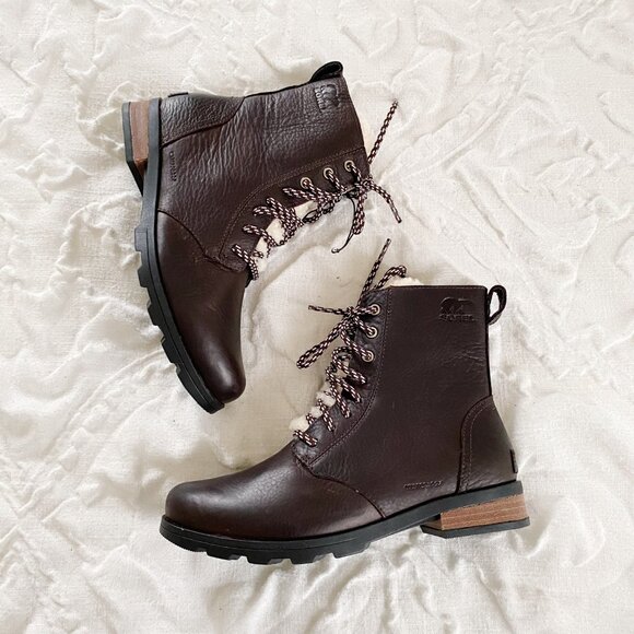 Sorel Emelie Lace Cozy Boot Size 7.5 New - Picture 3 of 10
